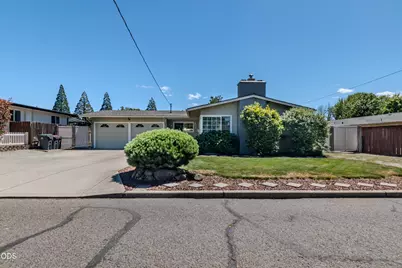 212 Windsor Way, Central Point, OR 97502 - Photo 1