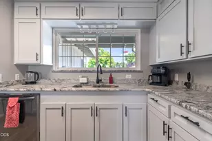 212 Windsor Way, Central Point, OR 97502 - Photo 10