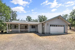 8320 Blackwell Rd, Central Point, OR 97502 - Photo 2