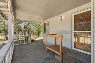 8320 Blackwell Rd, Central Point, OR 97502 - Photo 4