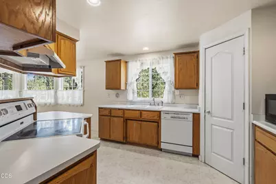 8320 Blackwell Road, Central Point, OR 97502 - Photo 12