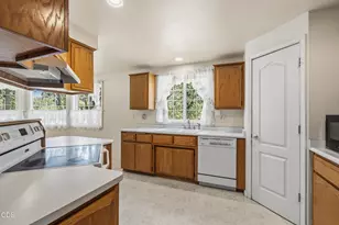 8320 Blackwell Rd, Central Point, OR 97502 - Photo 12