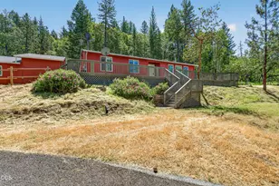 2850 E Evans Creek Rd, Rogue River, OR 97537 - Photo 16