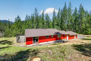 2850 E Evans Creek Rd, Rogue River, OR 97537 - Photo 6