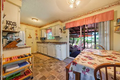2705 Randall Avenue, Central Point, OR 97502 - Photo 6