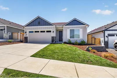 106 Valemont Drive, Eagle Point, OR 97524 - Photo 1