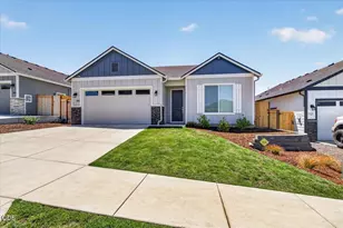 106 Valemont Dr, Eagle Point, OR 97524 - Photo 1