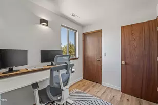 21770 Eastmont Dr, Bend, OR 97701 - Photo 58