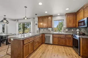 21770 Eastmont Dr, Bend, OR 97701 - Photo 12
