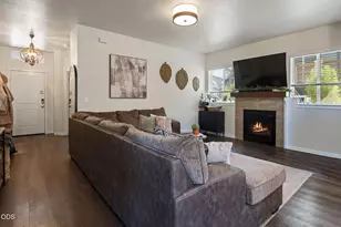 968 NE Paula Dr, Bend, OR 97701 - Photo 2