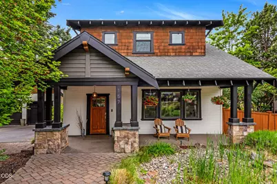 157 NW Black Hawk Avenue, Bend, OR 97703 - Photo 2