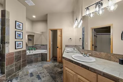 343 Mount Washington Drive, Bend, OR 97702 - Photo 18