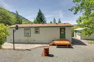 5121 Cloverlawn Dr, Grants Pass, OR 97527 - Photo 36