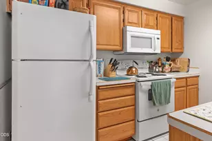 922 NW Ogden Ave, Bend, OR 97703 - Photo 12