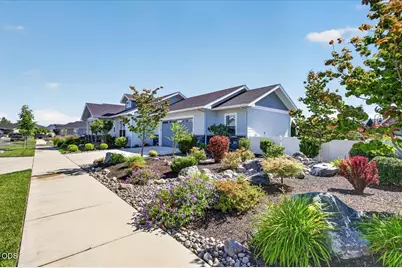 1618 River Run Street, Central Point, OR 97502 - Photo 6