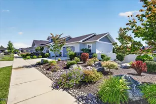 1618 River Run St, Central Point, OR 97502 - Photo 6