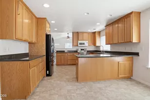 1005 N 10th St, Central Point, OR 97502 - Photo 4