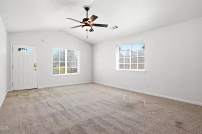1005 N 10th Street, Central Point, OR 97502 - Photo 6