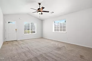 1005 N 10th St, Central Point, OR 97502 - Photo 6