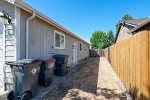1005 N 10th St, Central Point, OR 97502 - Photo 22