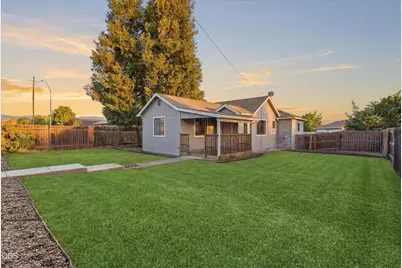 1908 Cunningham Avenue, Medford, OR 97501 - Photo 2