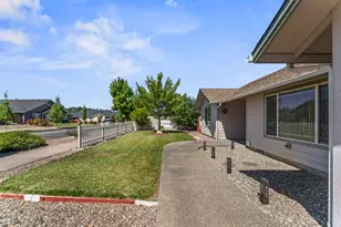 2550 SW Elmer Nelson Ln, Grants Pass, OR 97527 - Photo 28