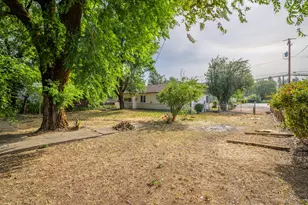 118 S Caves Ave, Cave Junction, OR 97523 - Photo 30