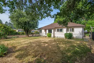 118 S Caves Ave, Cave Junction, OR 97523 - Photo 34