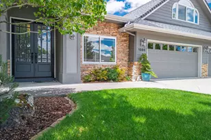 1085 Oak Grove, Eagle Point, OR 97524 - Photo 4