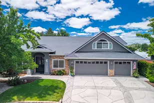 1085 Oak Grove, Eagle Point, OR 97524 - Photo 2