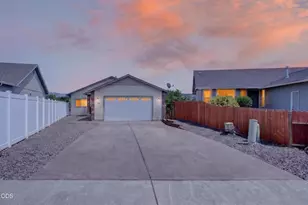 589 N Heights Dr, Eagle Point, OR 97524 - Photo 1