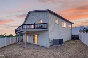 589 N Heights Dr, Eagle Point, OR 97524 - Photo 10