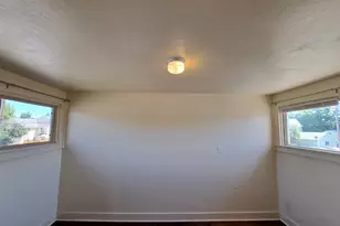 325 W 4th St, Medford, OR 97501 - Photo 24