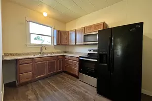 325 W 4th St, Medford, OR 97501 - Photo 12