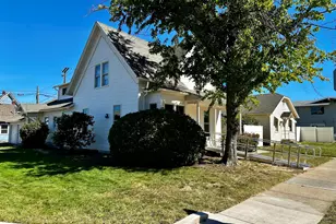 325 W 4th St, Medford, OR 97501 - Photo 2