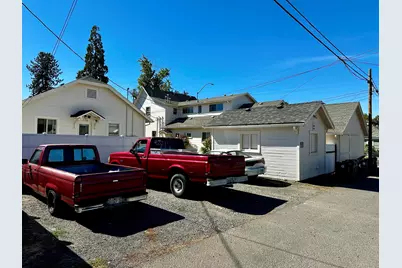 325 W 4th Street, Medford, OR 97501 - Photo 28