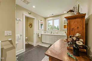 120 Wells Fargo Dr, Jacksonville, OR 97530 - Photo 36
