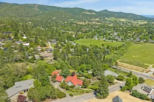 120 Wells Fargo Dr, Jacksonville, OR 97530 - Photo 56