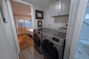 1055 N 5th St, Jacksonville, OR 97530 - Photo 14