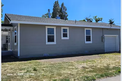 1008 Owens Street, Klamath Falls, OR 97601 - Photo 2