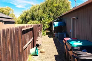3272 Nellie Ettinger Ln, Medford, OR 97504 - Photo 12
