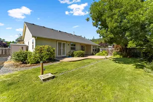 2690 SW Trinity Way, Grants Pass, OR 97527 - Photo 4