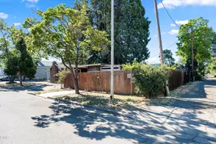1004 S Grape St, Medford, OR 97501 - Photo 8