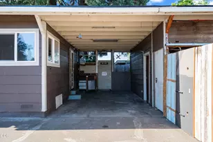 1004 S Grape St, Medford, OR 97501 - Photo 4