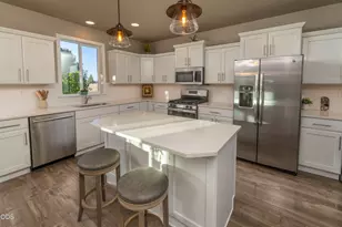 21314 SE Daylily Ave, Bend, OR 97702 - Photo 14