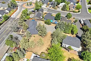 1975 NE Butler Market Rd, Bend, OR 97701 - Photo 30