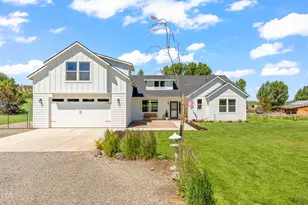 2467 NE Sunset View Ln, Prineville, OR 97754 - Photo 2