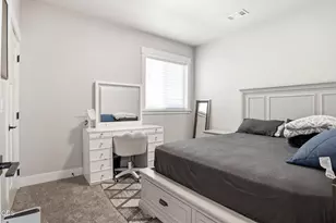 990 Win Way, Eagle Point, OR 97524 - Photo 12