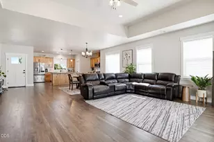 990 Win Way, Eagle Point, OR 97524 - Photo 8