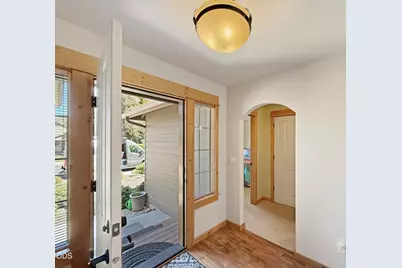 2021 SW 41st Street, Redmond, OR 97756 - Photo 2